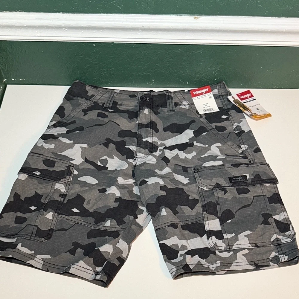 Wrangler Men's Camouflage Stretch Cargo Shorts Black Gray White Camo Relaxed Fit